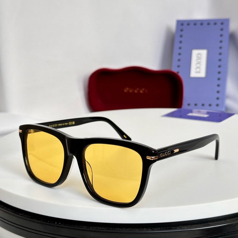 Gucci Sunglasses 335